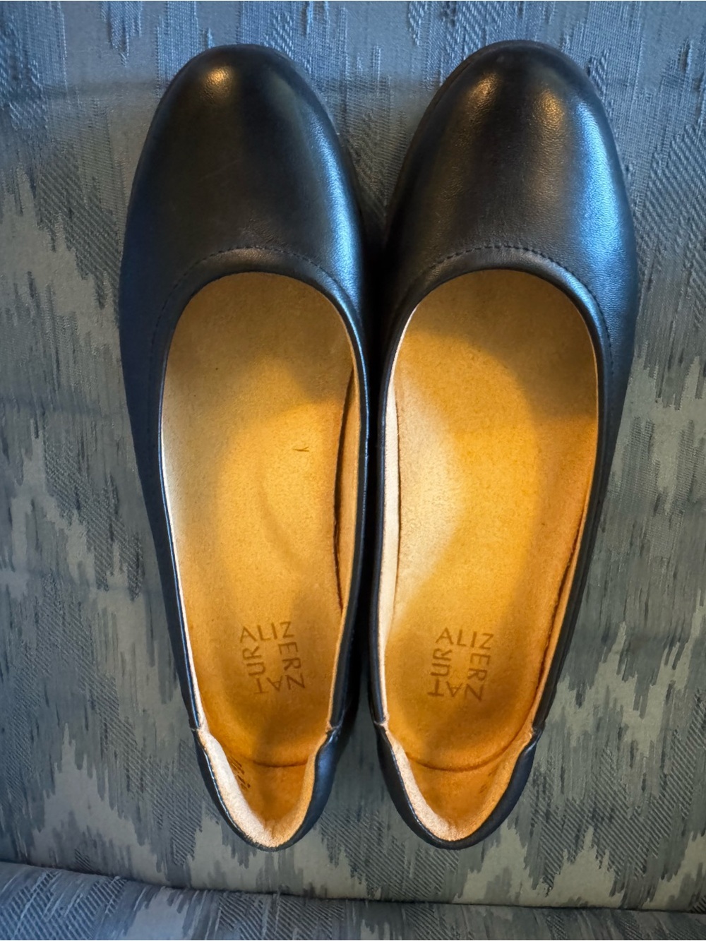 Naturalizer Black Leather Round-Toe Flats